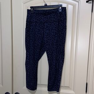 Avia Black and Blue Patterned Work Out Capris